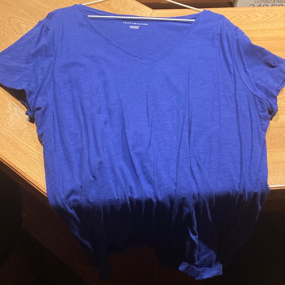 Tommy Hilfiger Women’s Royal Blue V-Neck Short Sleeve Tee - Picture 3 of 3